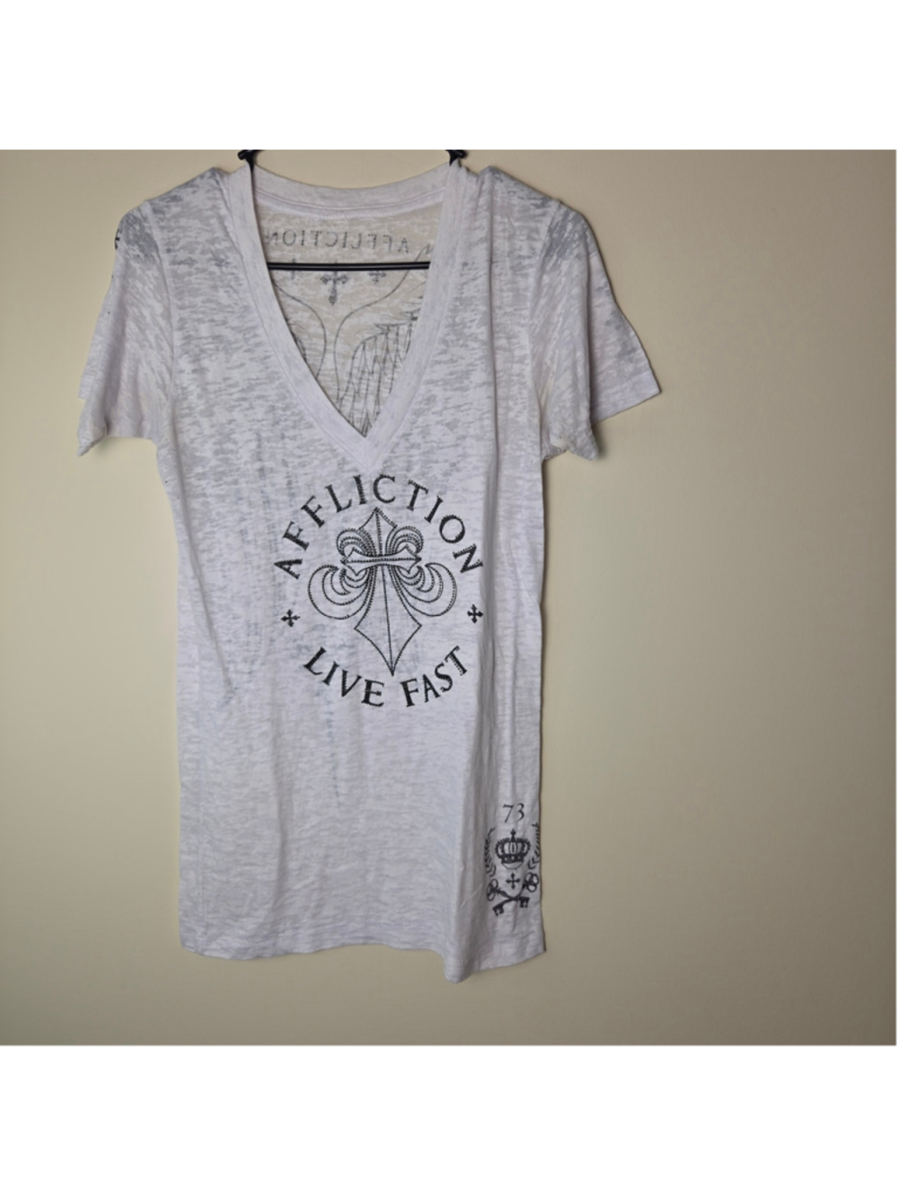 Women's Affliction Graphic V-Neck Tee, Size L, White and Black